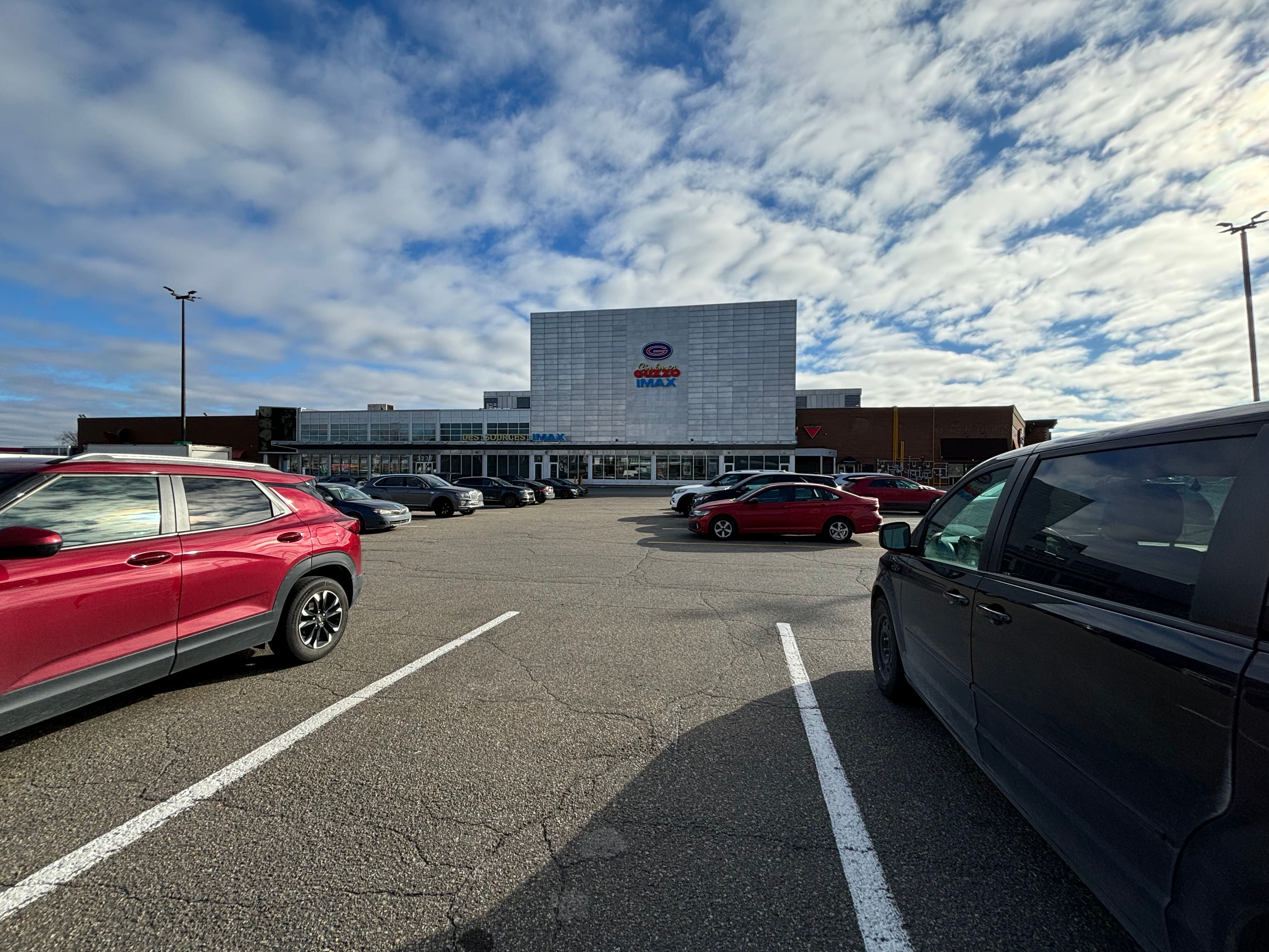 Groupe Guzzo: un premier cin&eacute;ma ferme ses portes