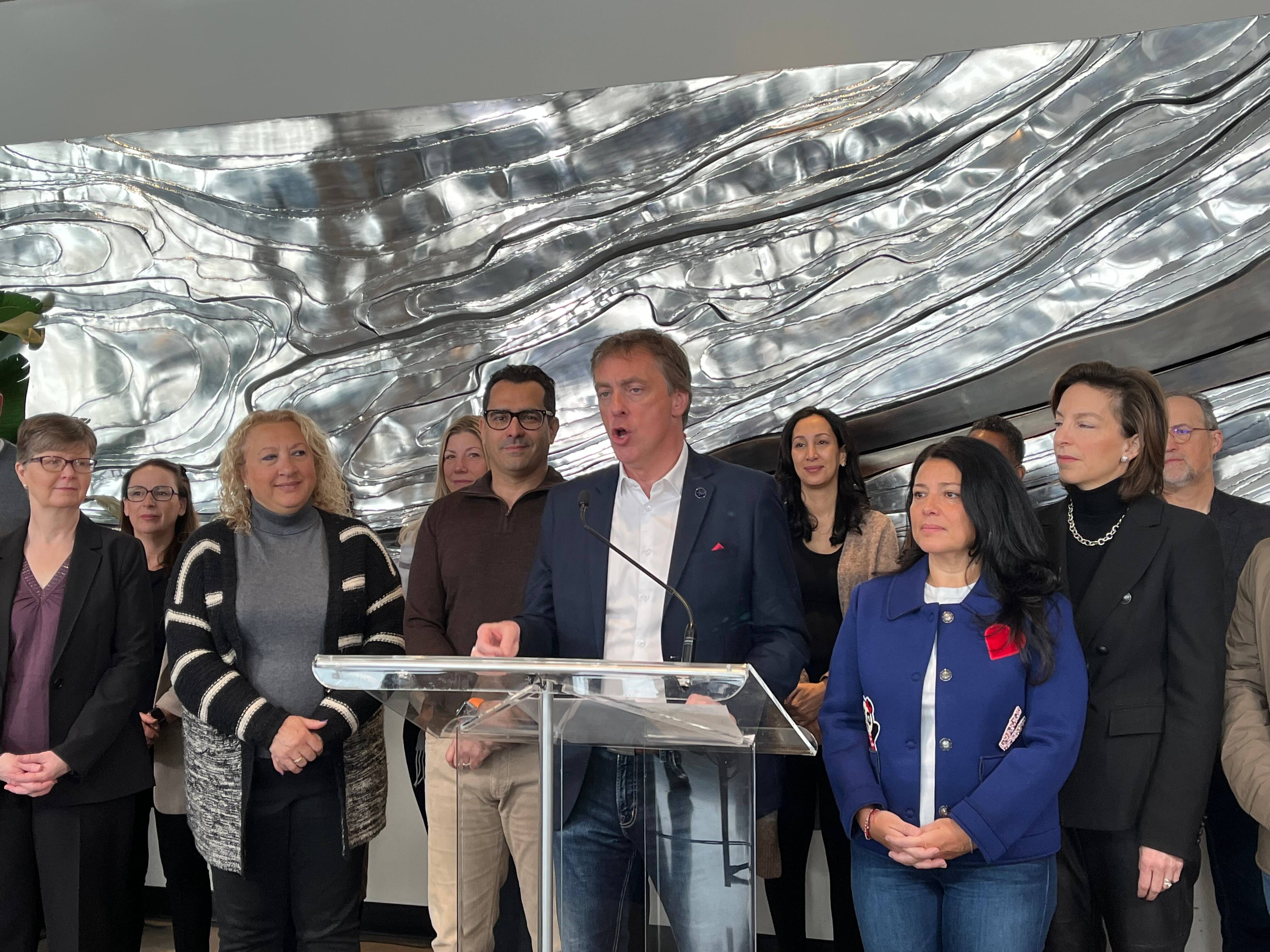 Caucus du PLQ: un parti en attente d&rsquo;un chef