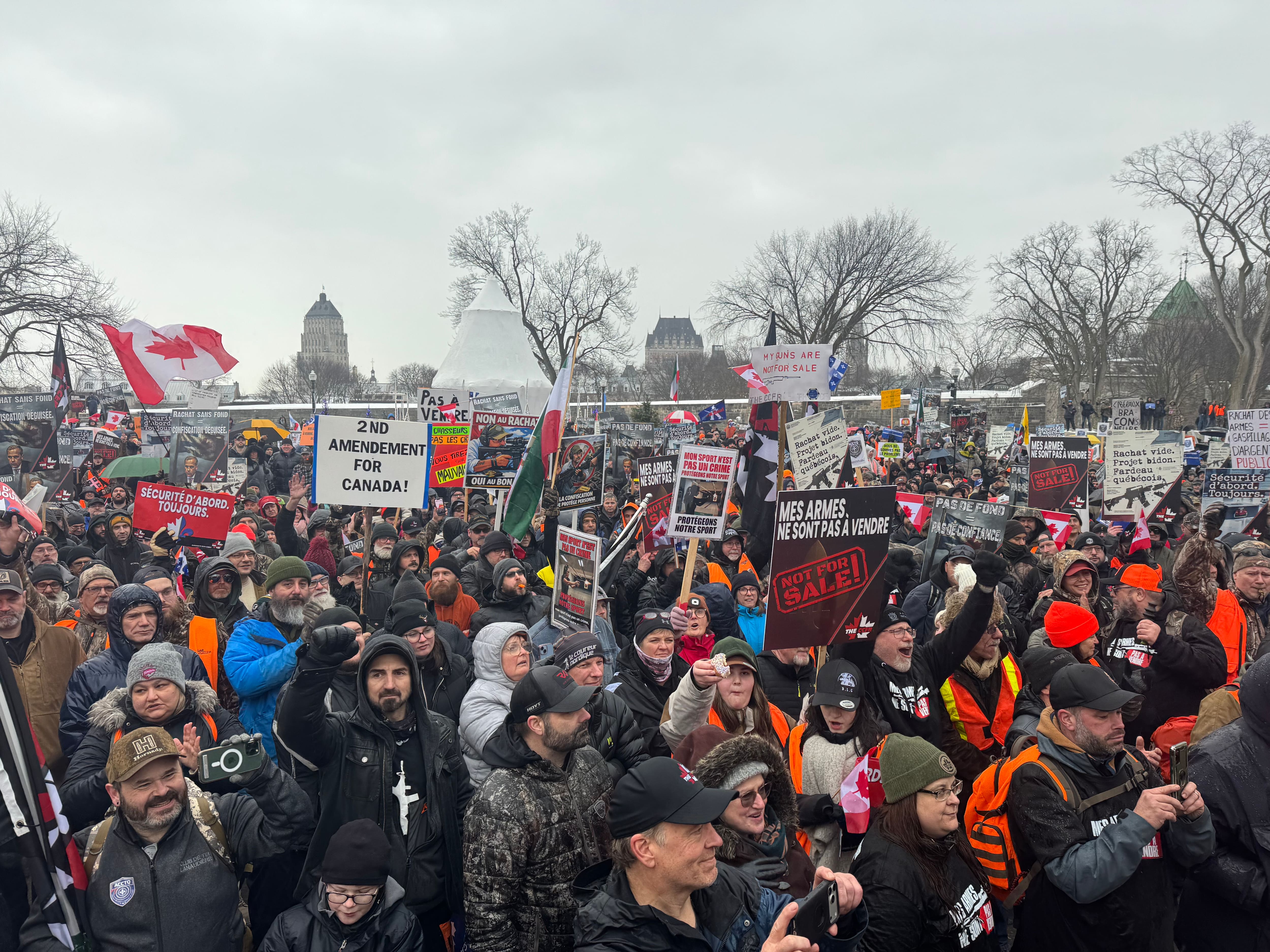 Programme de rachat des armes de style d'assaut : une mobilisation de contestation massive à Québec