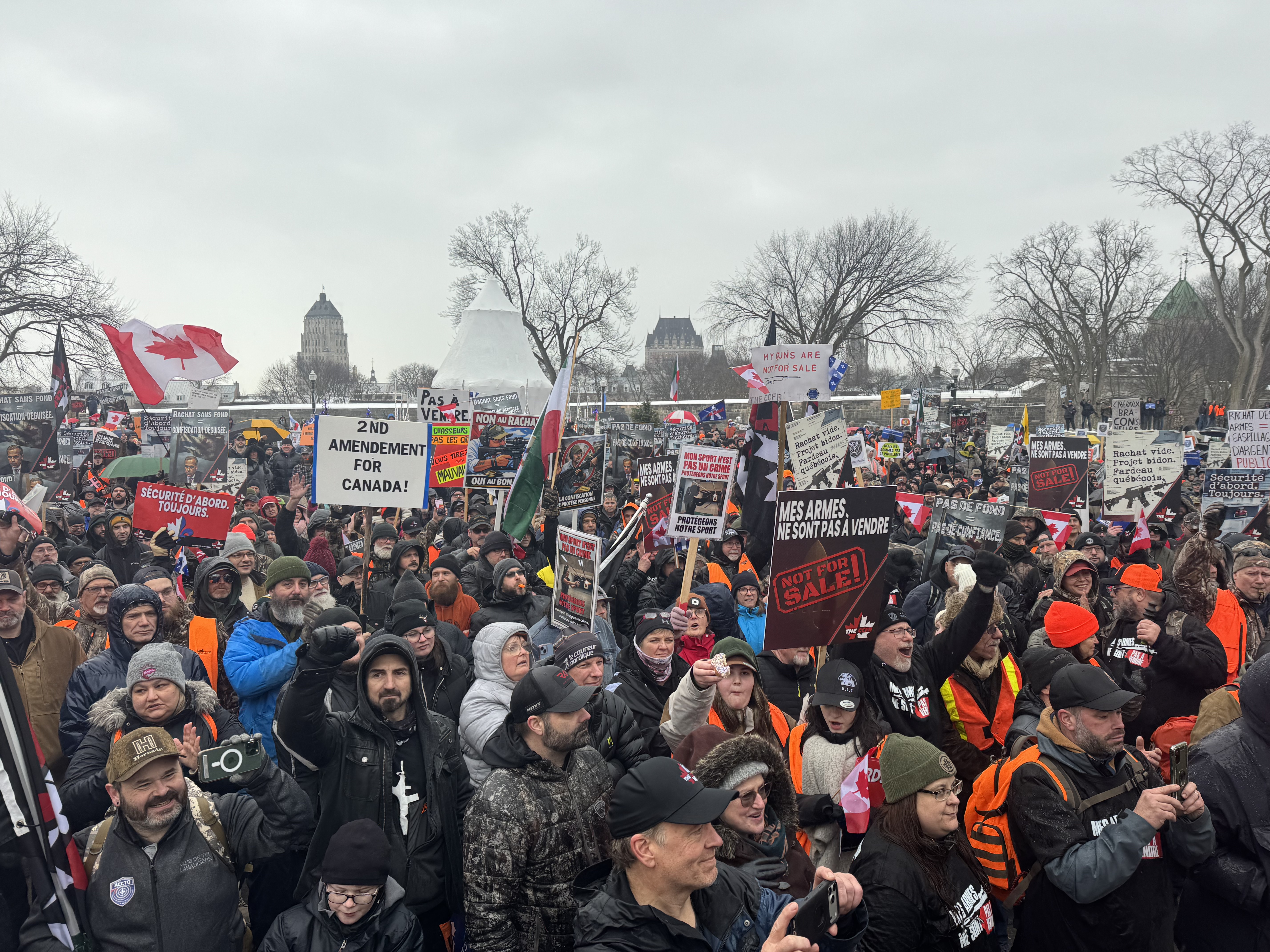 Programme de rachat des armes de style dassaut : une mobilisation de contestation massive à Québec