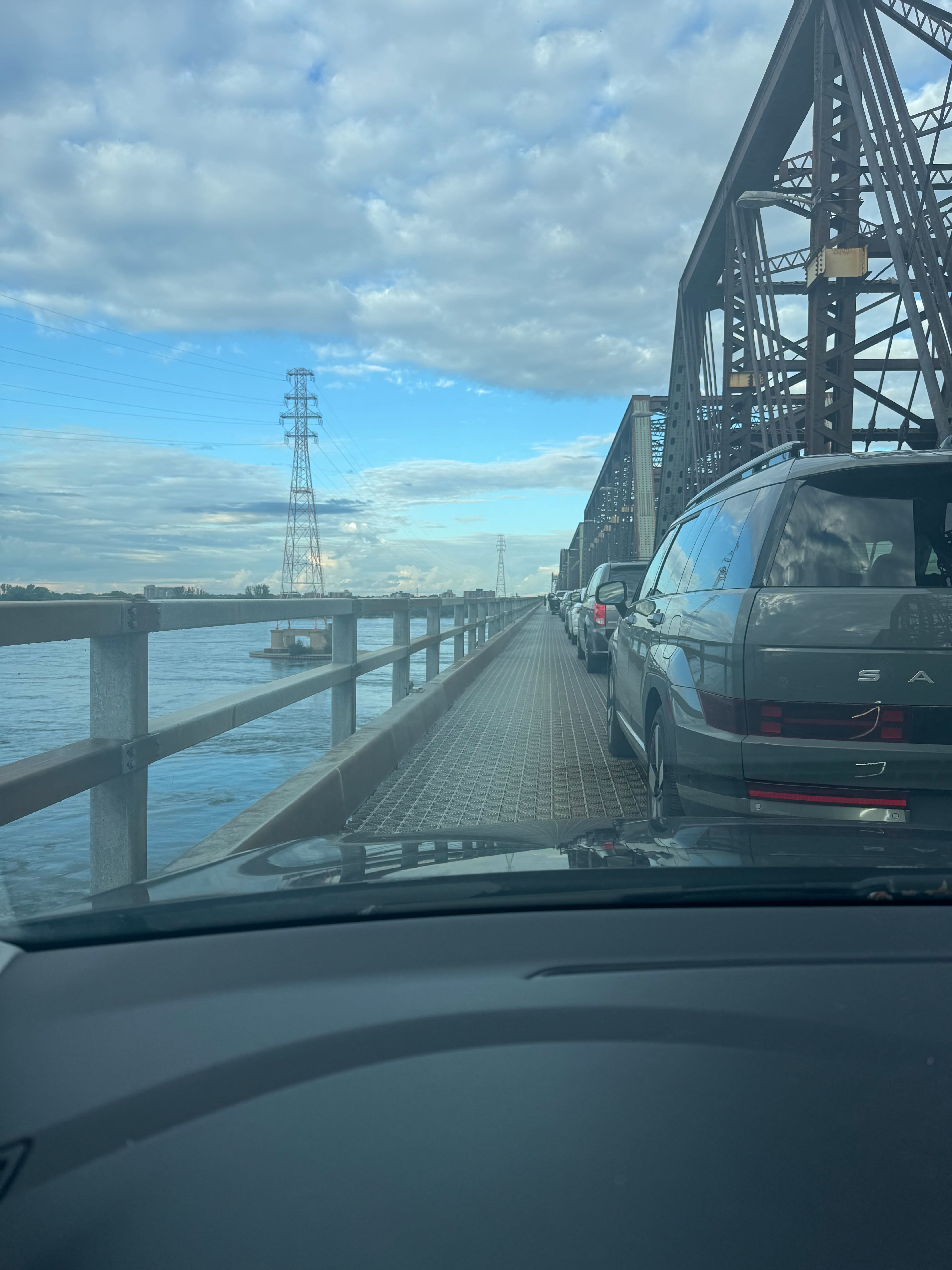 La circulation sur le pont Victoria interrompue pour une période indéterminée