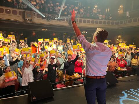 Solidarity co-representative Gabrielle Nadeau-Dubois at the biggest rally of her party's activists so far in Sherbrooke. Laugh Collective and Fanny Bloom