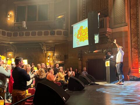 Solidarity co-representative Gabrielle Nadeau-Dubois at the biggest rally of her party's activists so far in Sherbrooke. Laugh Collective and Fanny Bloom