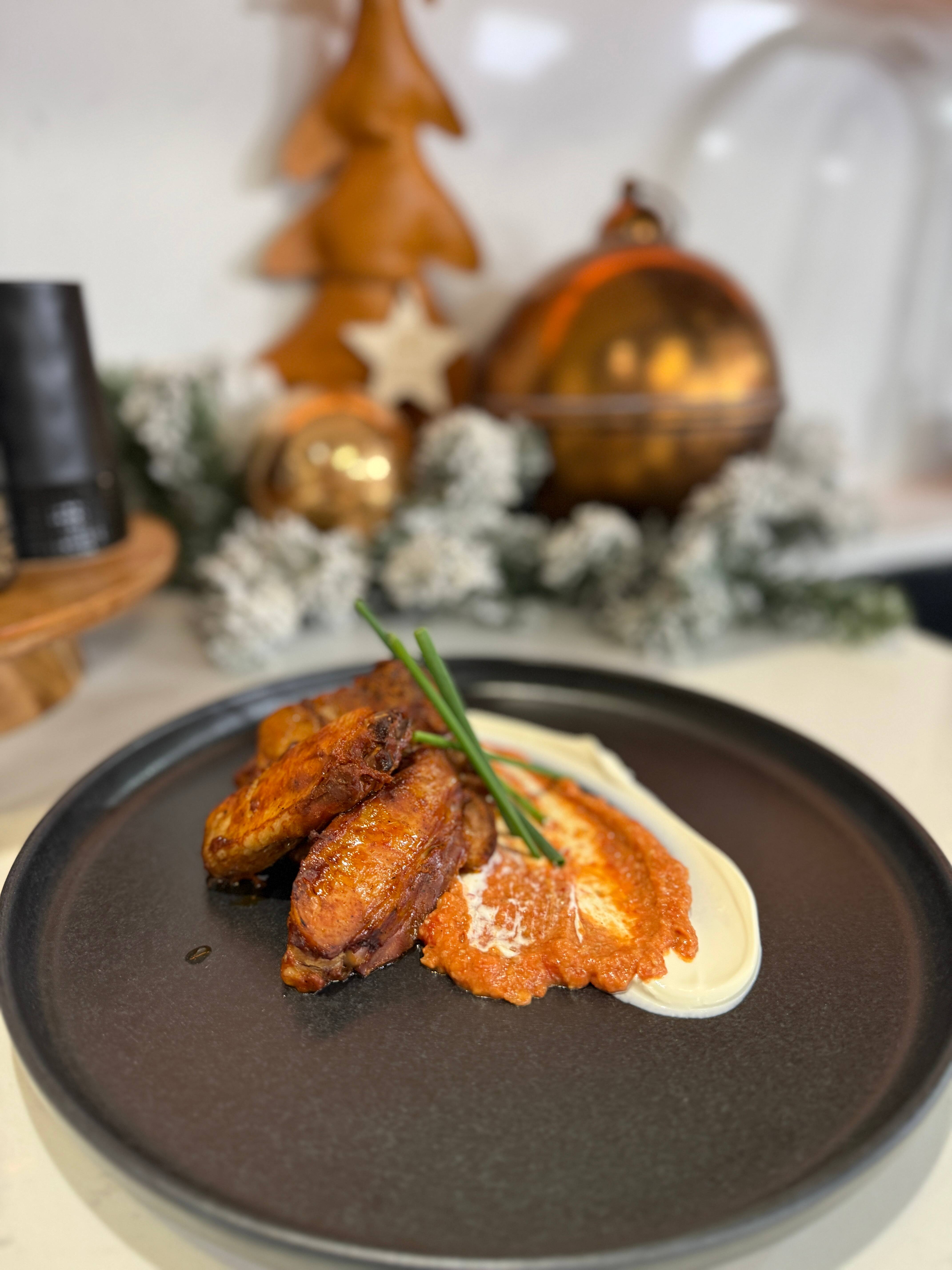 Ailes de poulet, trempette crème fraîche et pesto