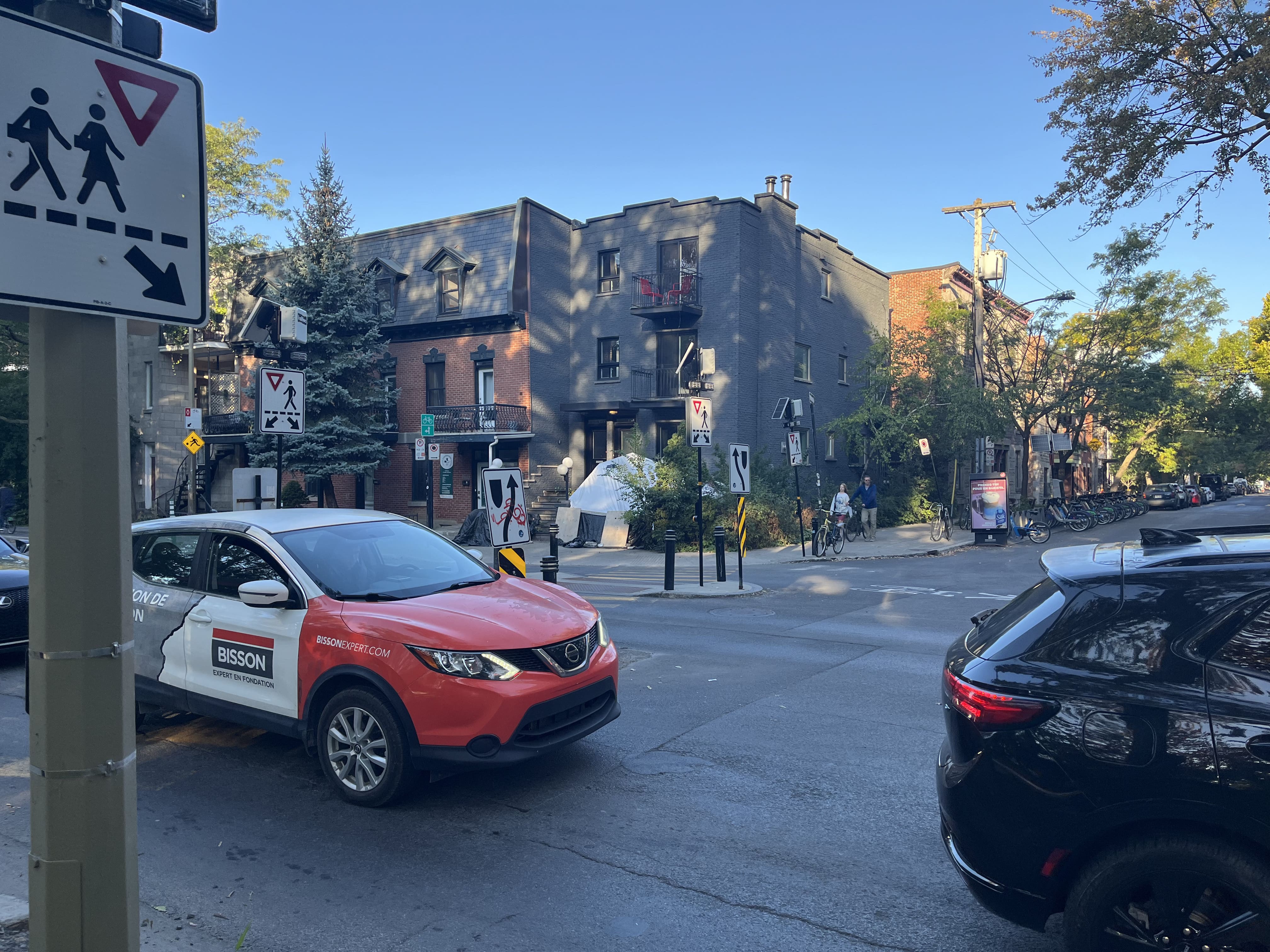 Traverser aux passages piétons à Montréal, «c’est périlleux»