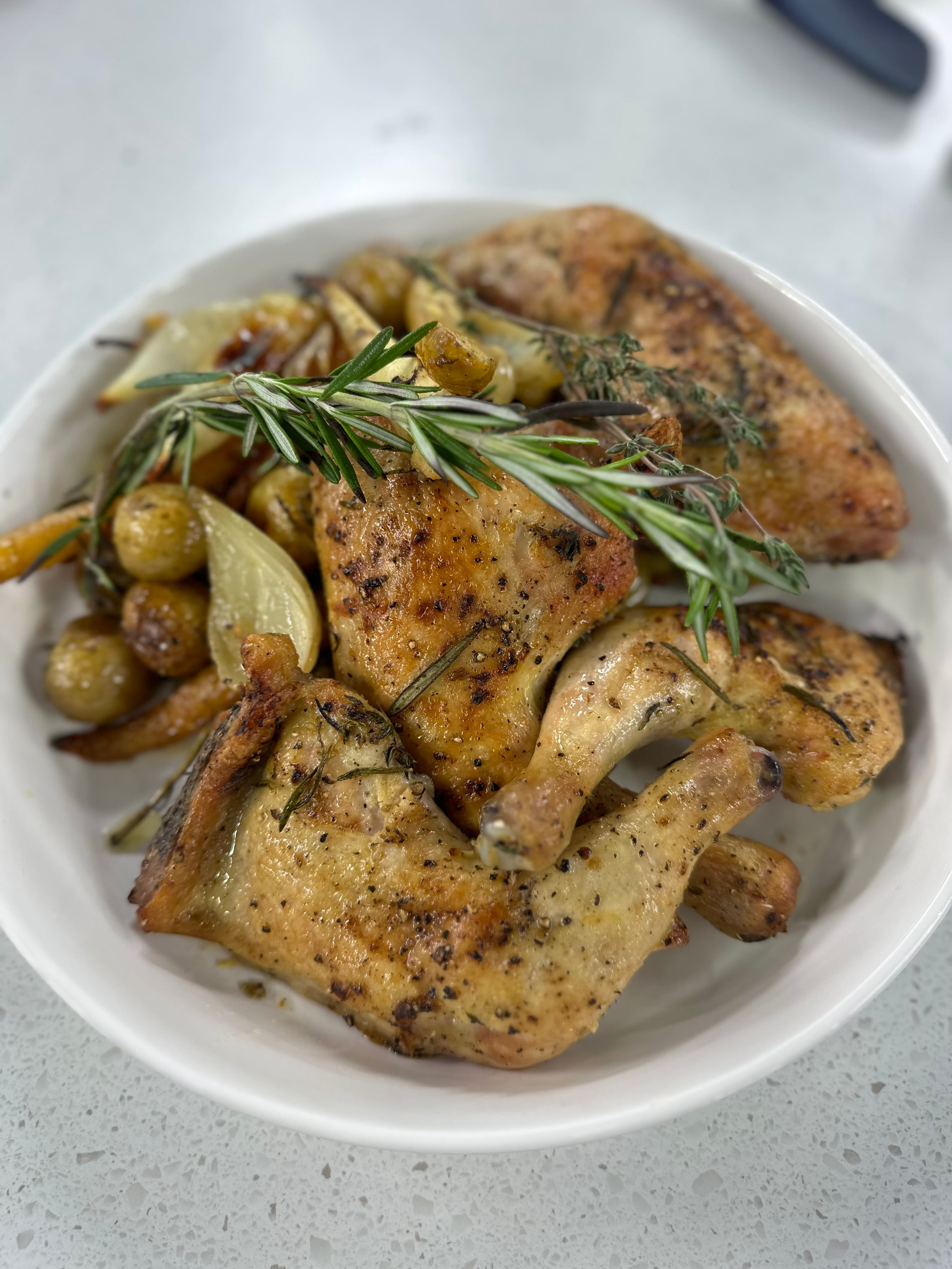 Cuisses de poulet et légumes d’automne rôtis