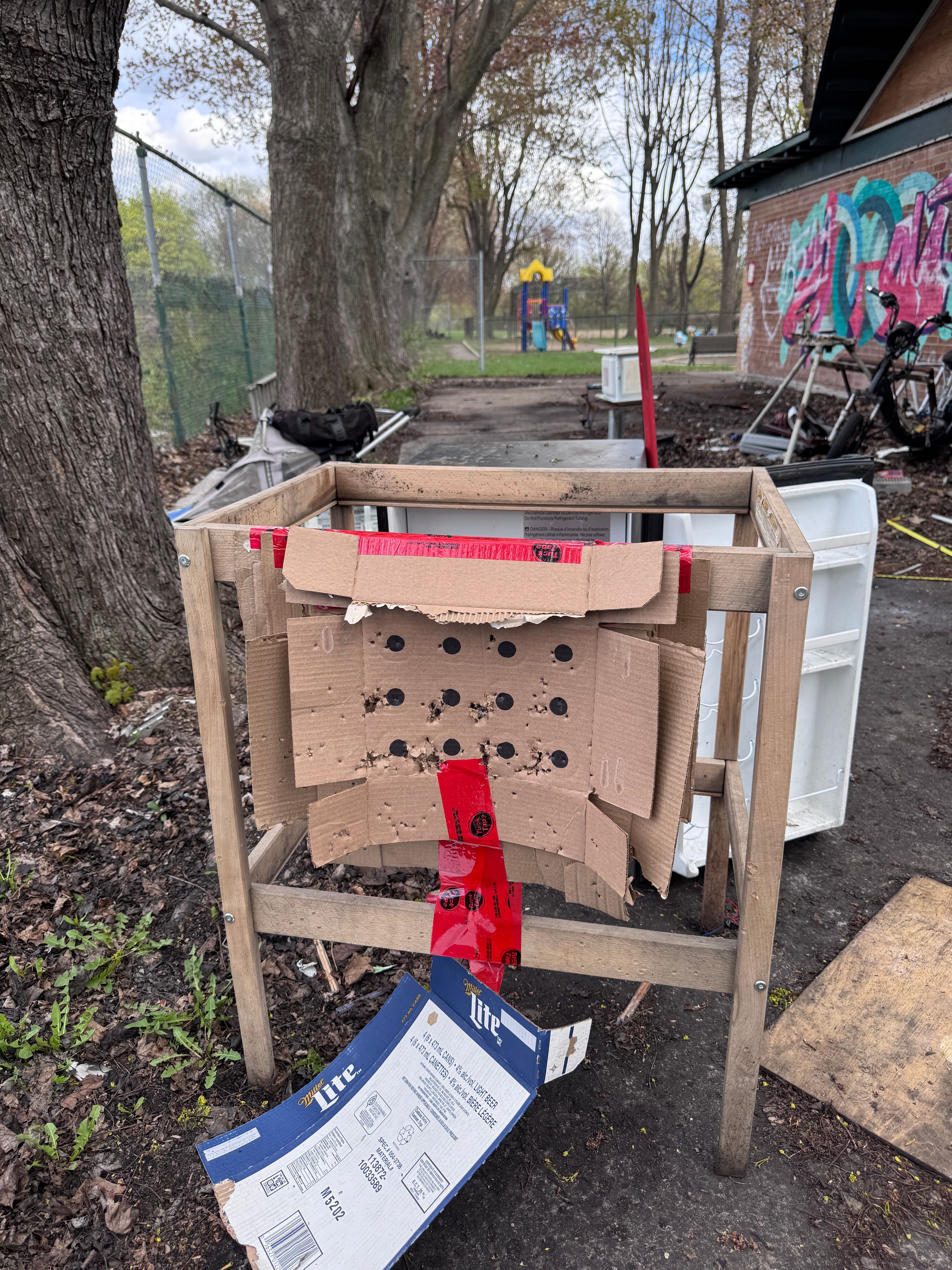 Un sans-abri tire avec un fusil à plomb près d’un parc pour enfants à Montréal
