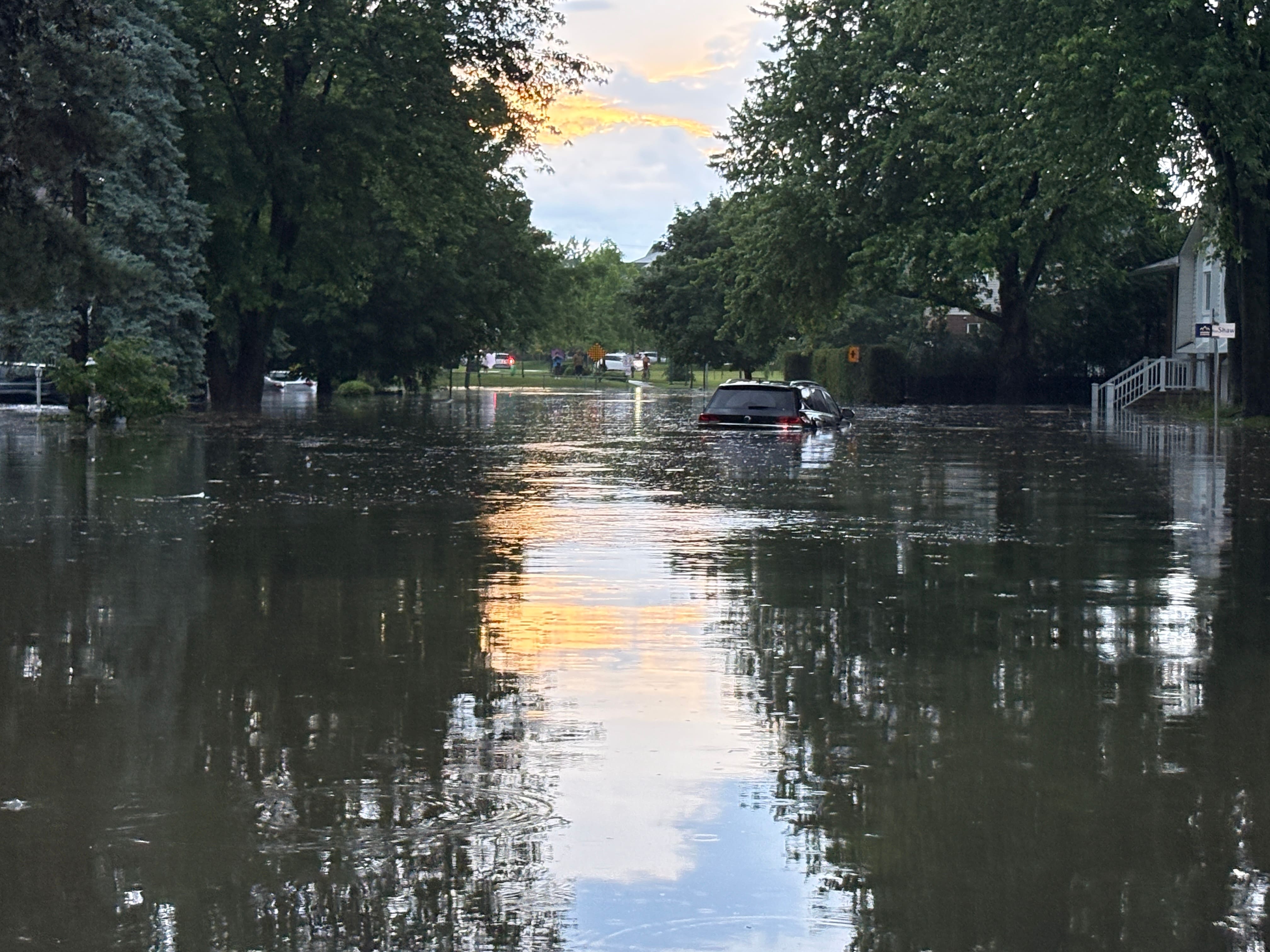 EN IMAGES | Jusqu'à 150 mm de pluie en quelques heures: des inondations importantes dans le Grand Montréal