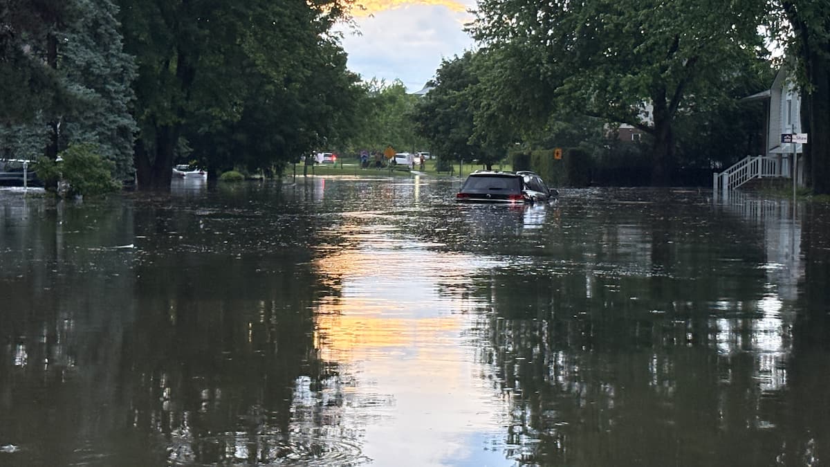 EN IMAGES | Jusqu'à 150 mm de pluie en quelques heures: des inondations importantes dans le Grand Montréal