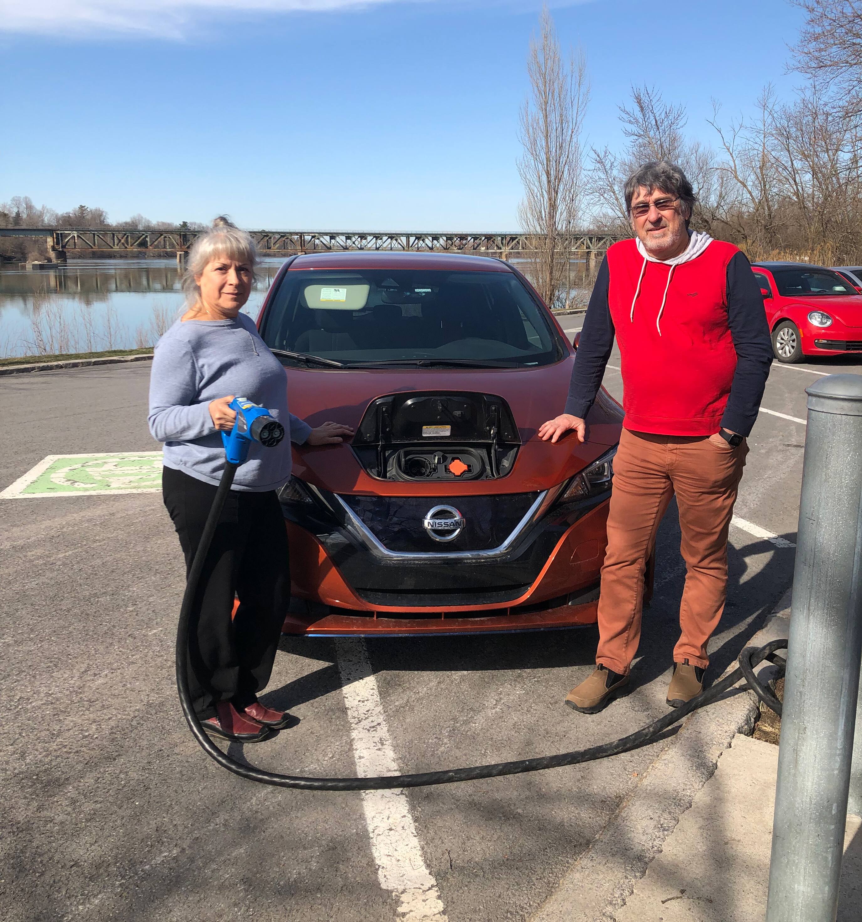 La Floride en auto: c'est beaucoup plus stressant en Nissan Leaf qu'en Tesla, regrette un couple de Qu&eacute;b&eacute;cois