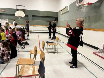 La Mère de Thomas Chabot, Claude, Était Une Spectatrice uzmanīgs.