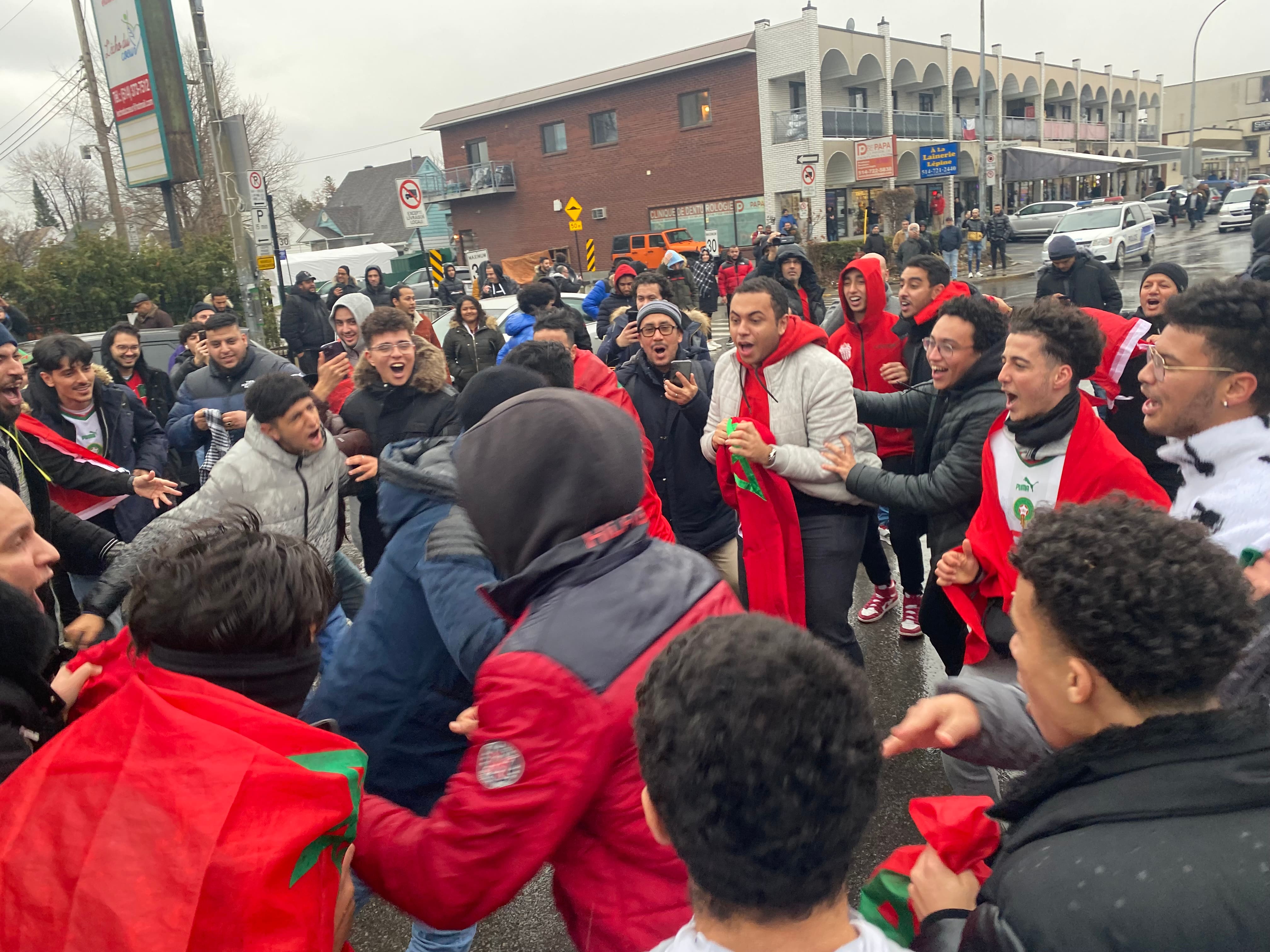 [VIDÉO] Coupe du monde le Petit Maghreb danse sous la pluie après la