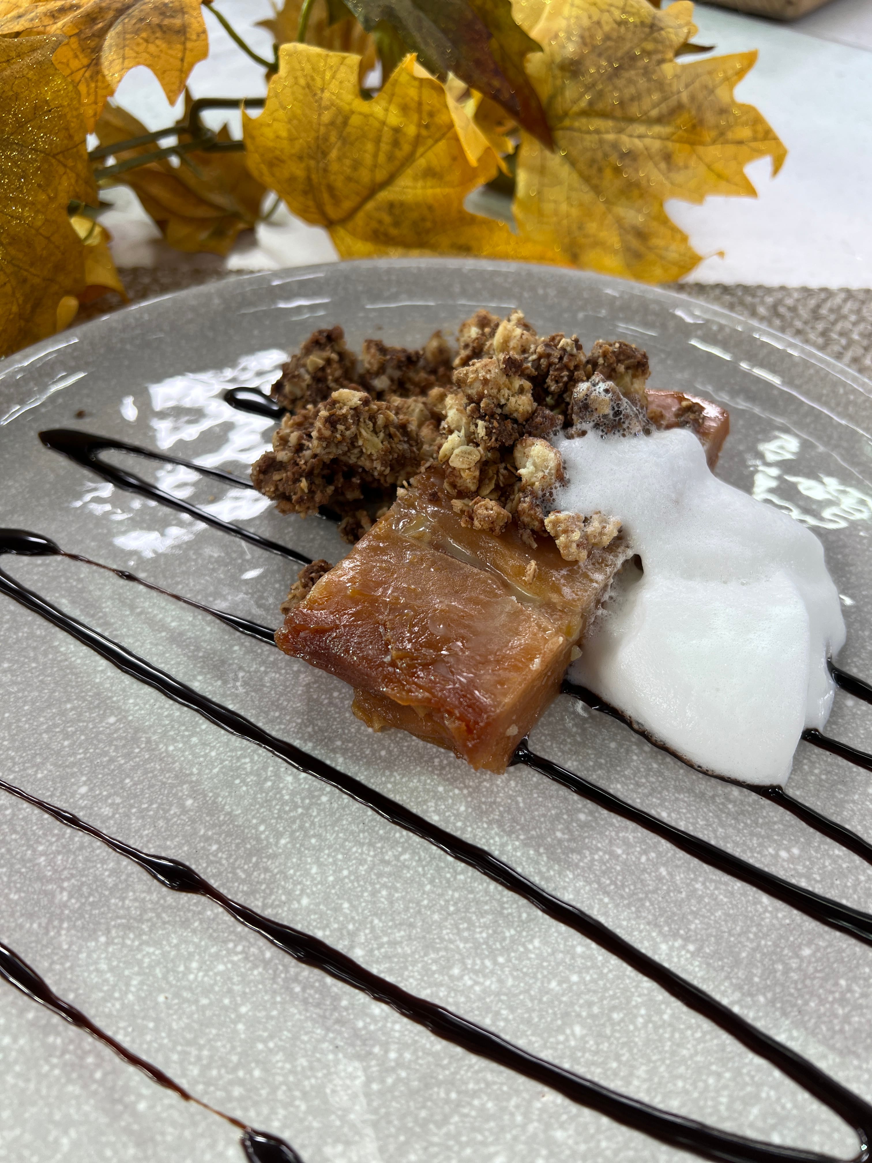 FONDANT DE POMME ET CRUMBLE AUX CHOCOLATS