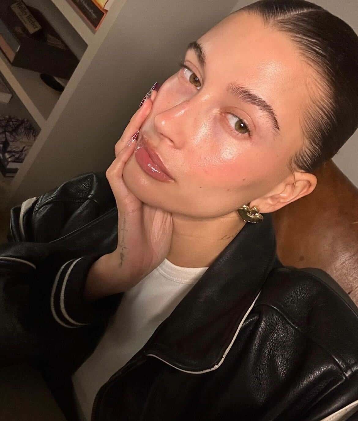 Hailey Bieber plus sexy que jamais pour «rhode»