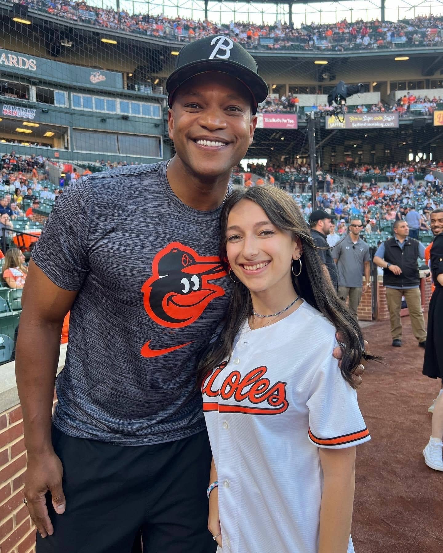 Cette Qu&eacute;b&eacute;coise de 16 ans chante les hymnes nationaux dans les stades de baseball et les amphith&eacute;&acirc;tres de hockey aux &Eacute;tats-Unis et au Canada