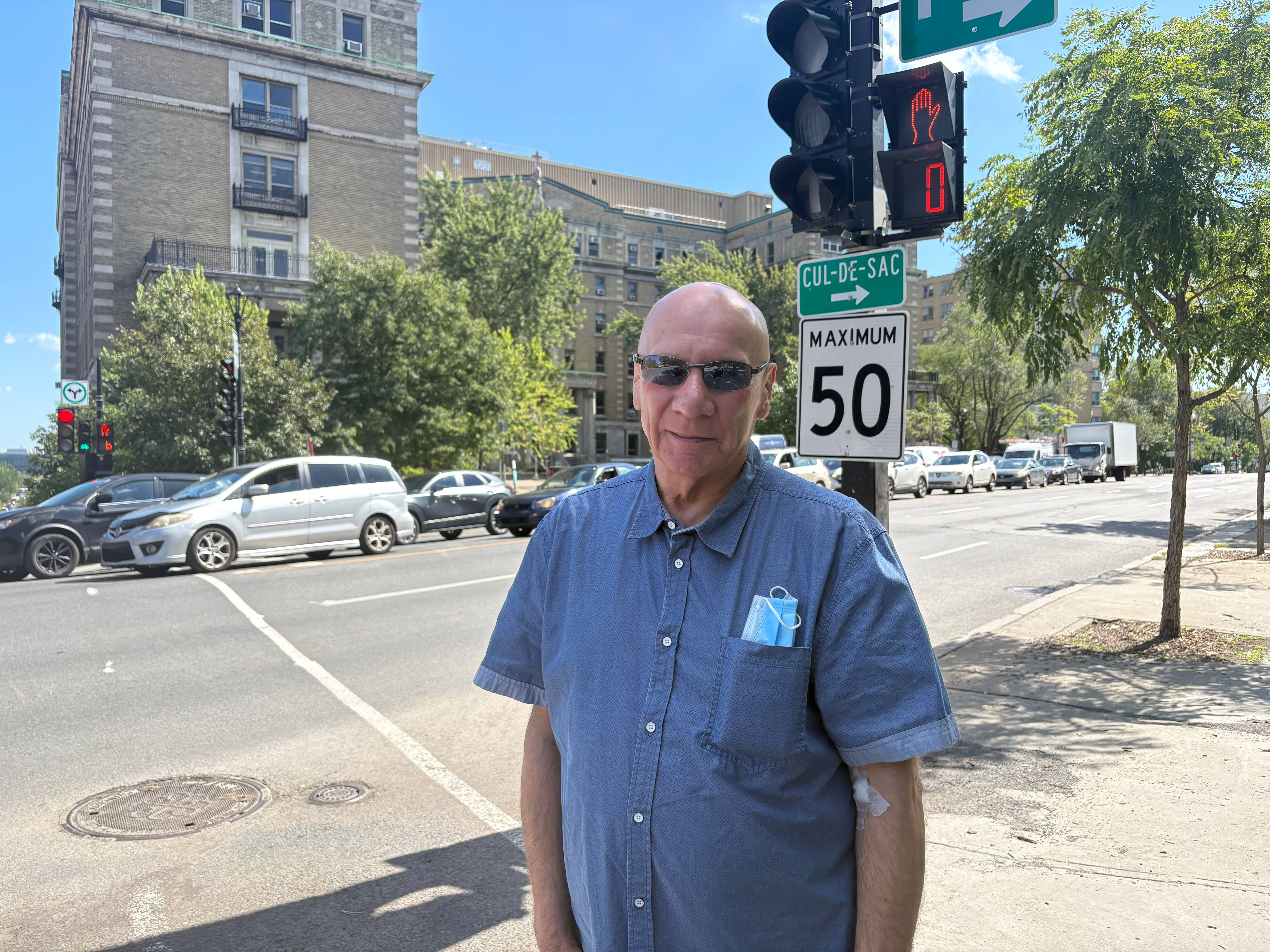 Serge Tétreault réside près de la rue Sherbrooke depuis plus de 30 ans.