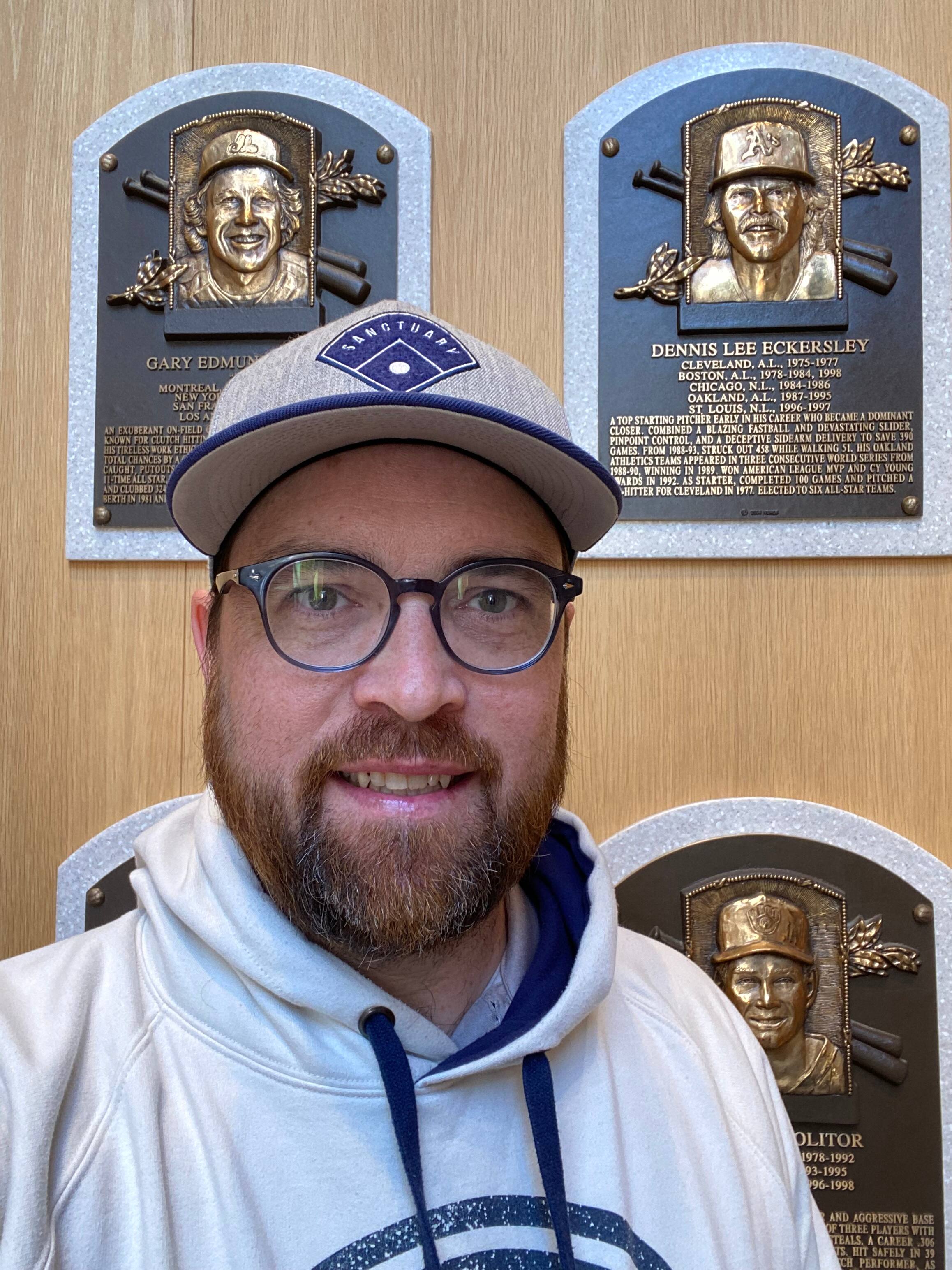Temple de la renommée du baseball: il hésite entre la casquette des ...
