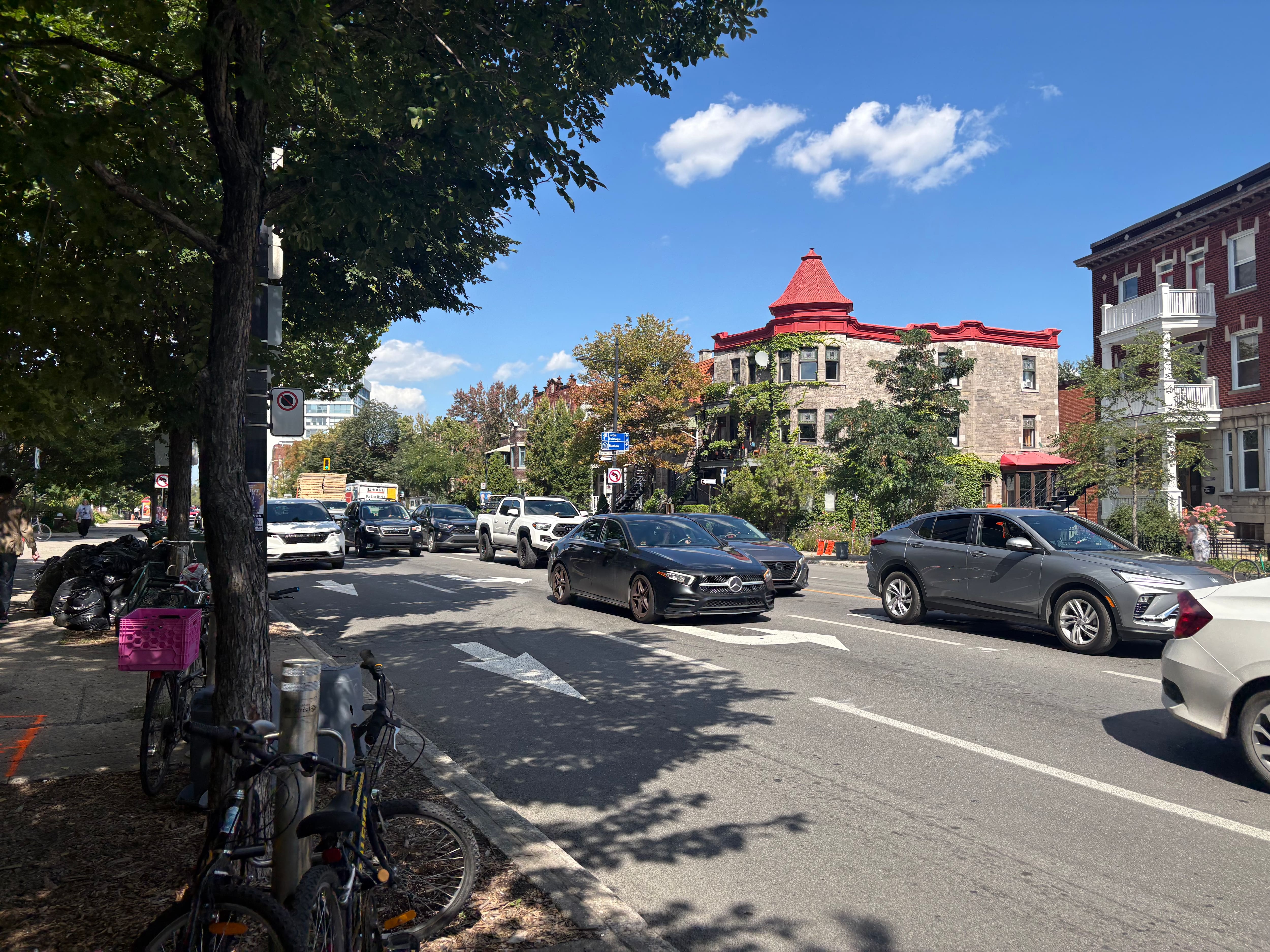 La rue Sherbrooke, lundi matin.