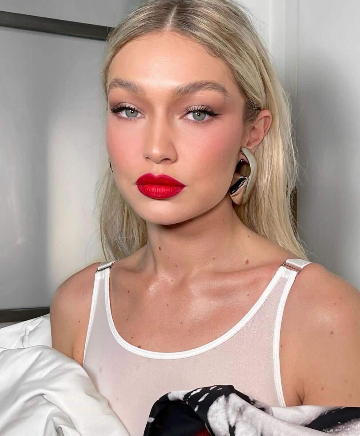 Gigi Hadid se révèle au naturel sur Instagram