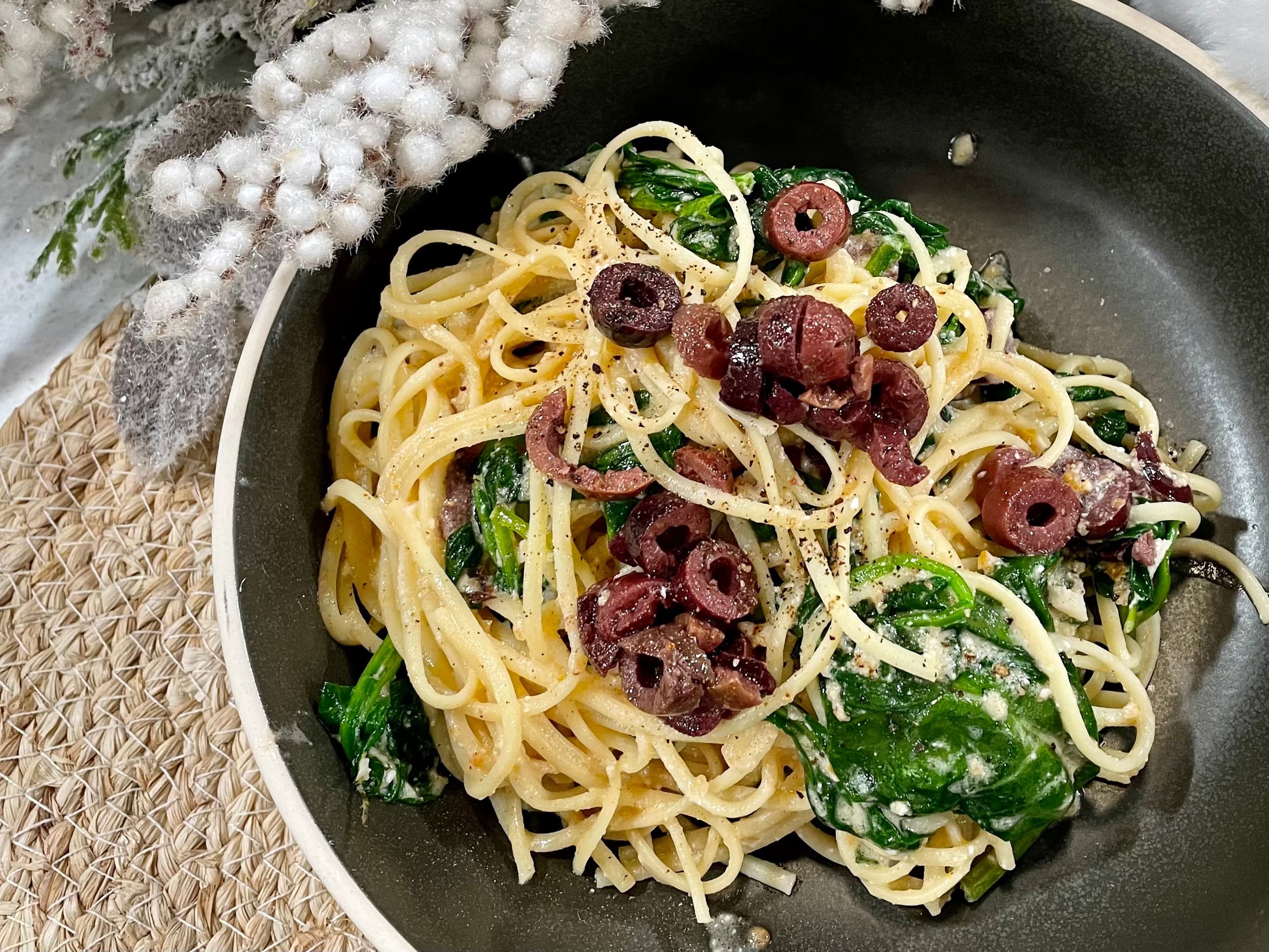 Linguines aux épinards, feta et tomates séchées 