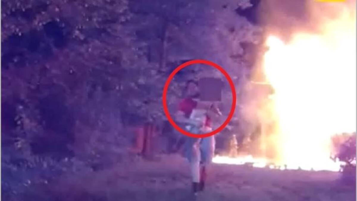 Un livreur de pizza agit en héros en sauvant un enfant de 6 ans d'un incendie