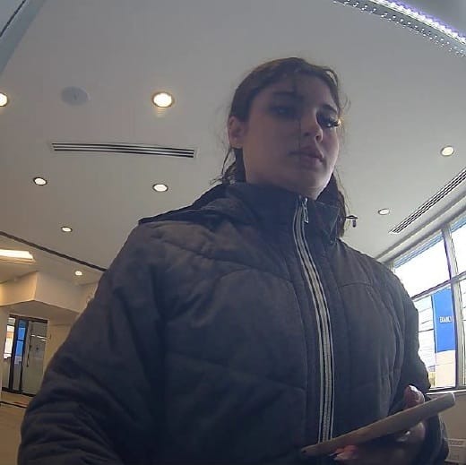 Fraudes de «faux représentants»: cette suspecte est recherchée par la police de Sherbrooke