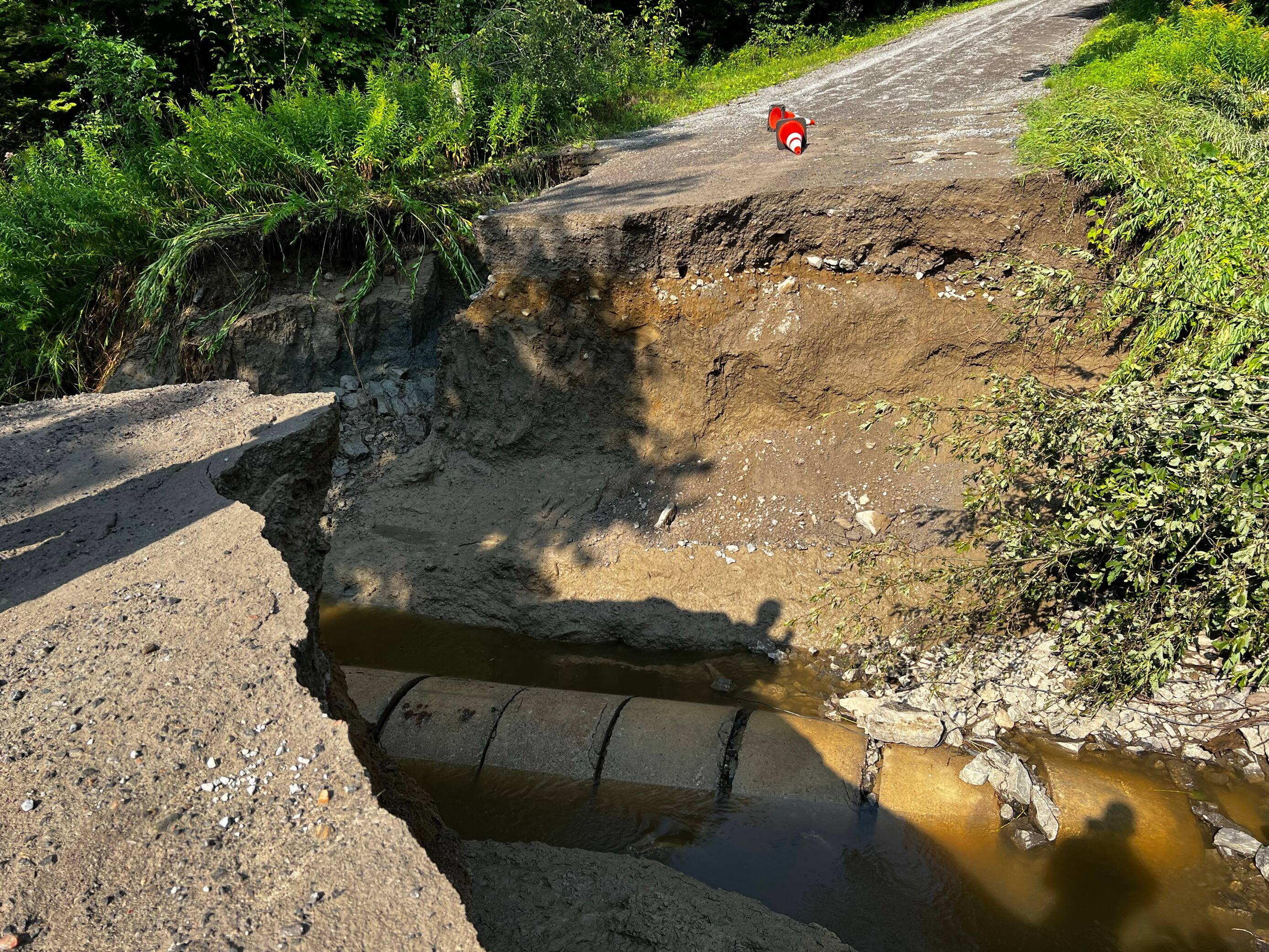 [EN IMAGES] Pluies diluviennes et routes effondr&eacute;es: des citoyens isol&eacute;s dans Portneuf