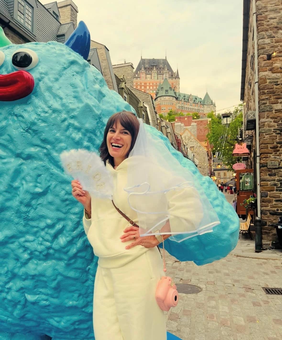Julie Marcoux rayonne pendant son enterrement de vie de jeune fille