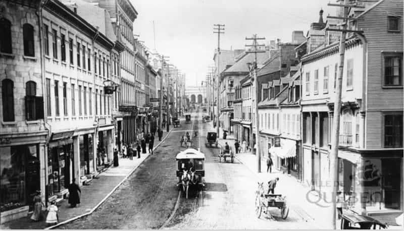 Un char hippomobile de la St-John Street Railway circulant sur la rue Saint-Jean avant 1897