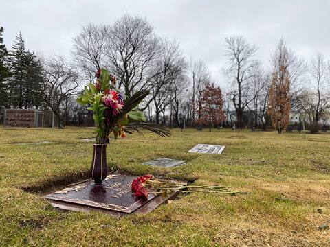 Geneviève Veilleux, directrice générale de la Maison funéraire Rideau, est attristée pour les familles qui ont été victimes de vols de vases à leur cimetière.