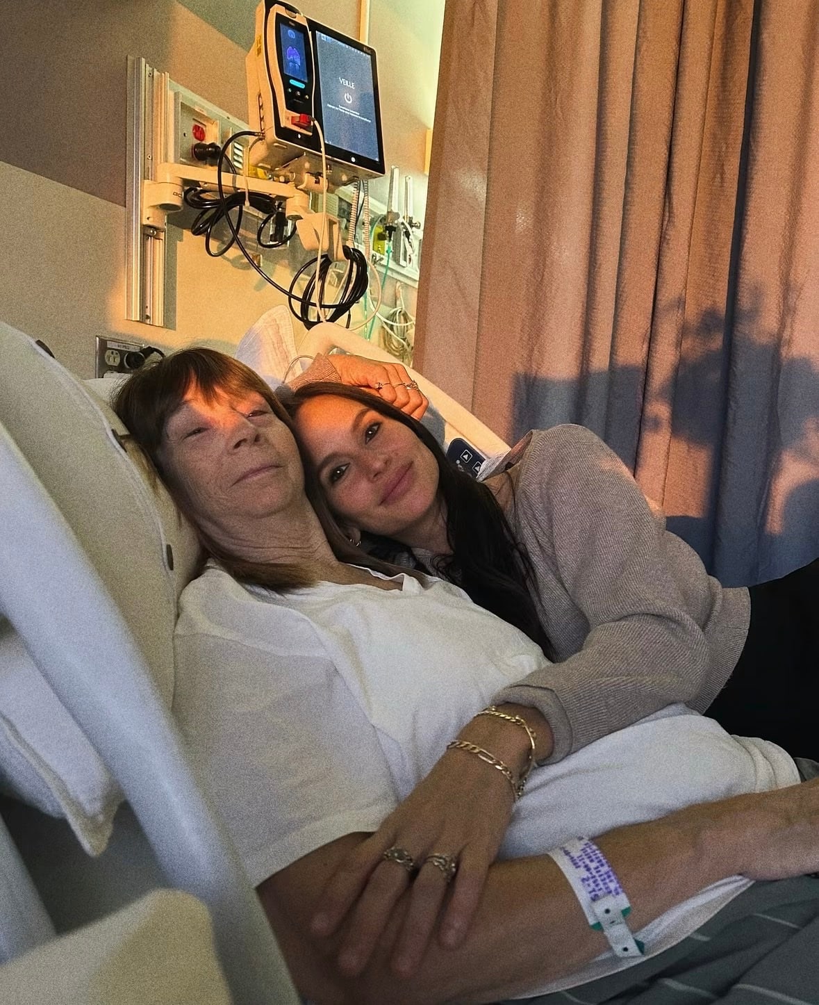 Amélie B. Simard annonce que sa mère est atteinte d'un cancer incurable ...