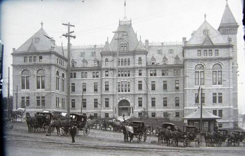 Poste de charretiers de l'hôtel de ville, collection Cap-aux-Diamants, 20140211e.