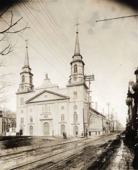 La deuxième église Saint-Roch et la rue Saint-Joseph, vers 1905.