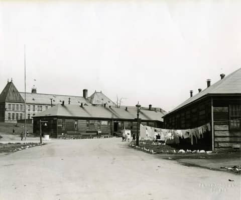 Les anciennes baraques du Cove Fields occupées par les prisonniers allemands durant la Seconde Guerre.
