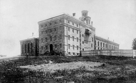 Prison des plaines d'Abraham vers 1900, BAnQ, fonds J.E. Livernois Ltée, P560,S1,P123.