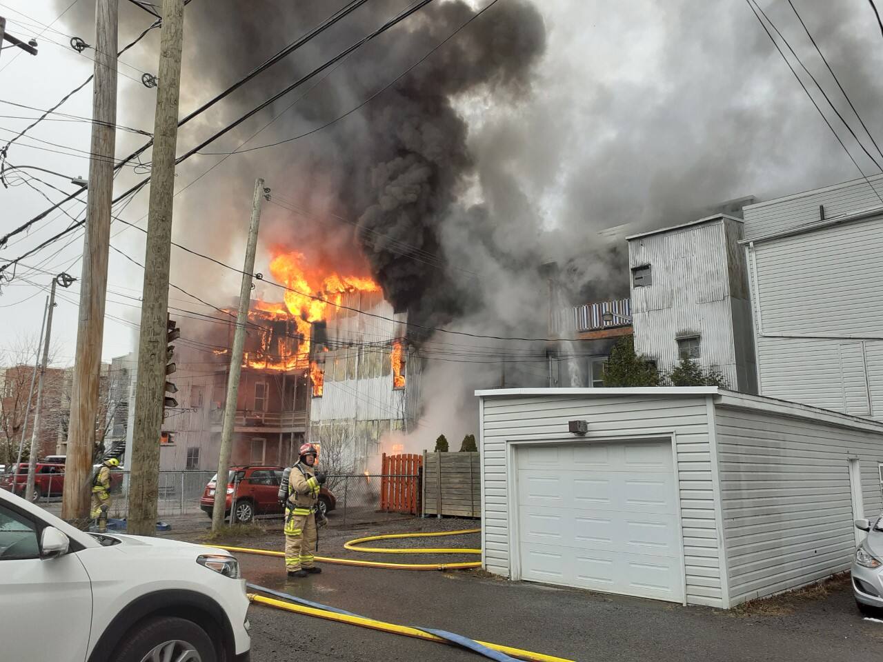 Violent incendie dans Limoilou, 20 résidents évacués | TVA ...