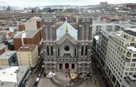 L'église Saint-Roch et la rue Saint-Joseph.