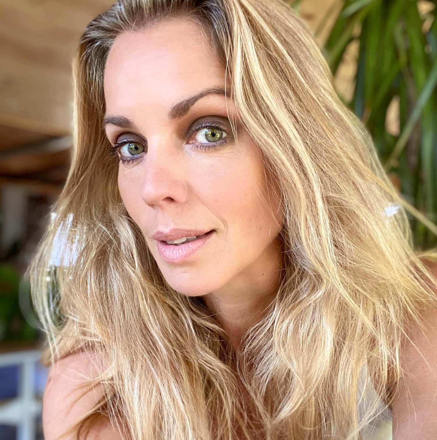 À 48 ans, elle éblouit en posant en bikini