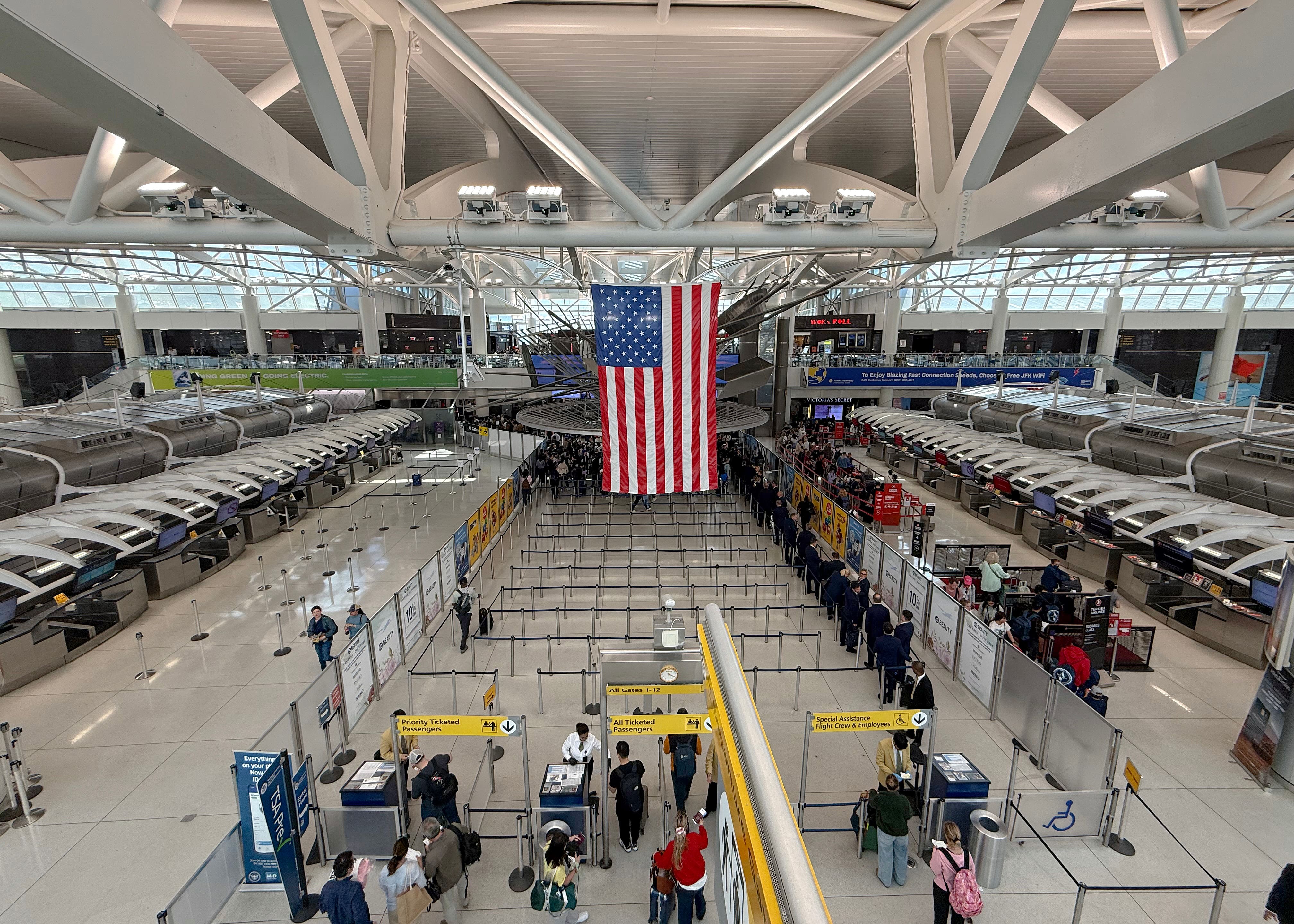 Prix du carburant: Air Canada suspend ses vols vers l’aéroport JFK de New York