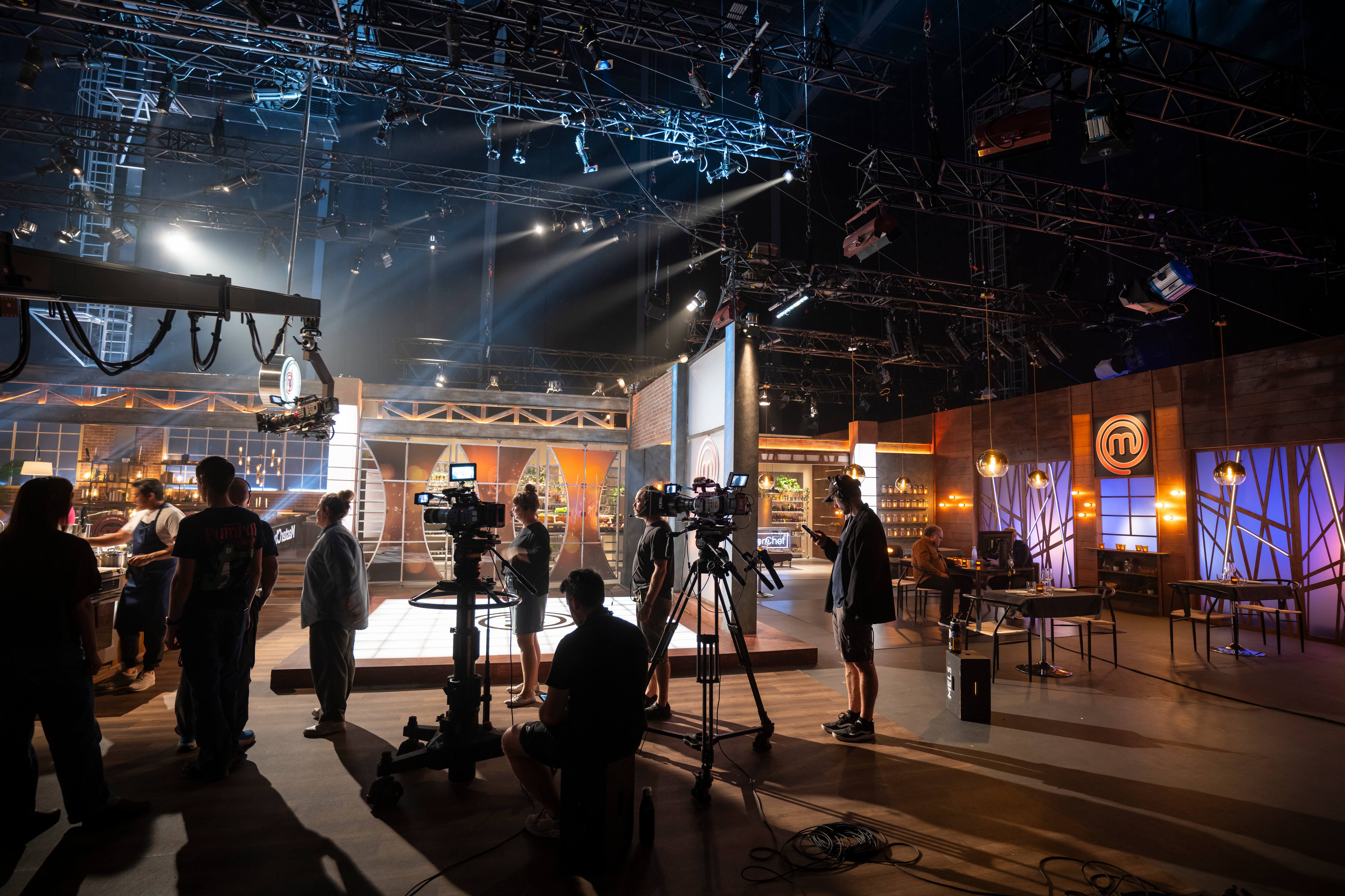 Une vue imprenable sur l’immense studio qui accueille les tournages de «MasterChef Québec» durant près de trois mois.