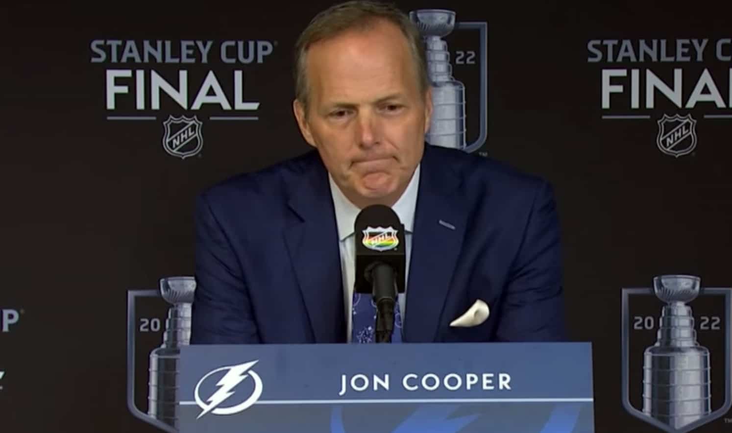 Jon Cooper pr&eacute;sente ses excuses