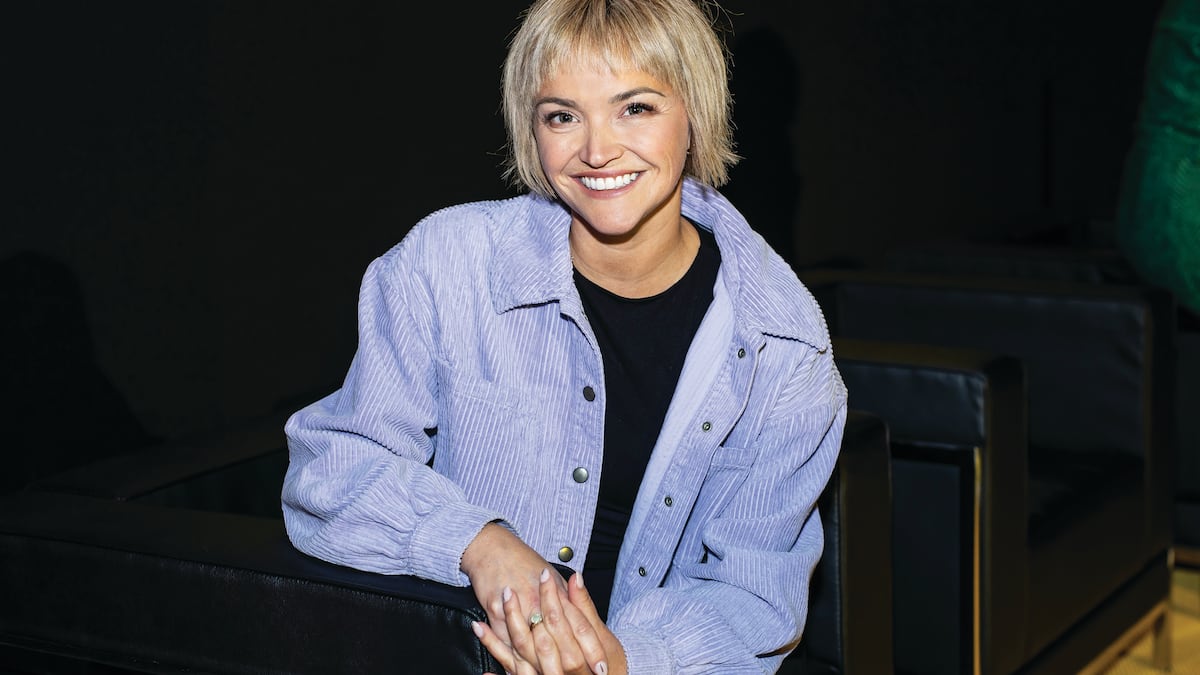 Julie Ringuette confie être en pleine crise de la quarantaine | 7 Jours