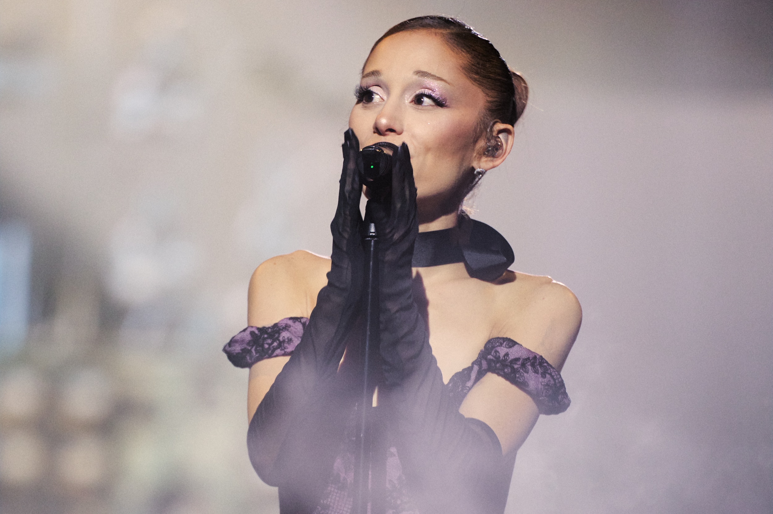 Ariana Grande intente une action en justice contre des pirates informatiques anonymes