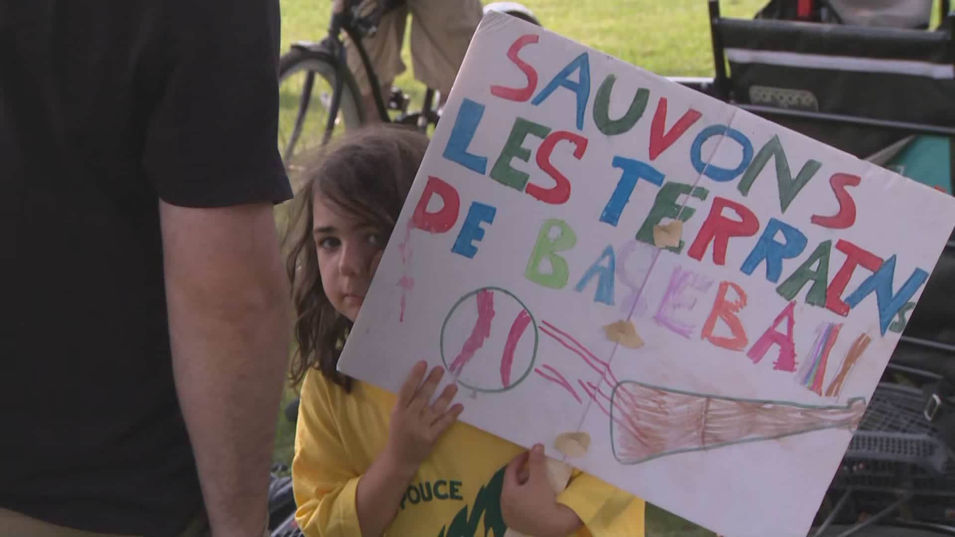 «On résiste à leurs visées expansionnistes»: une manifestation contre le projet d'agrandissement de Tennis Canada au parc Jarry