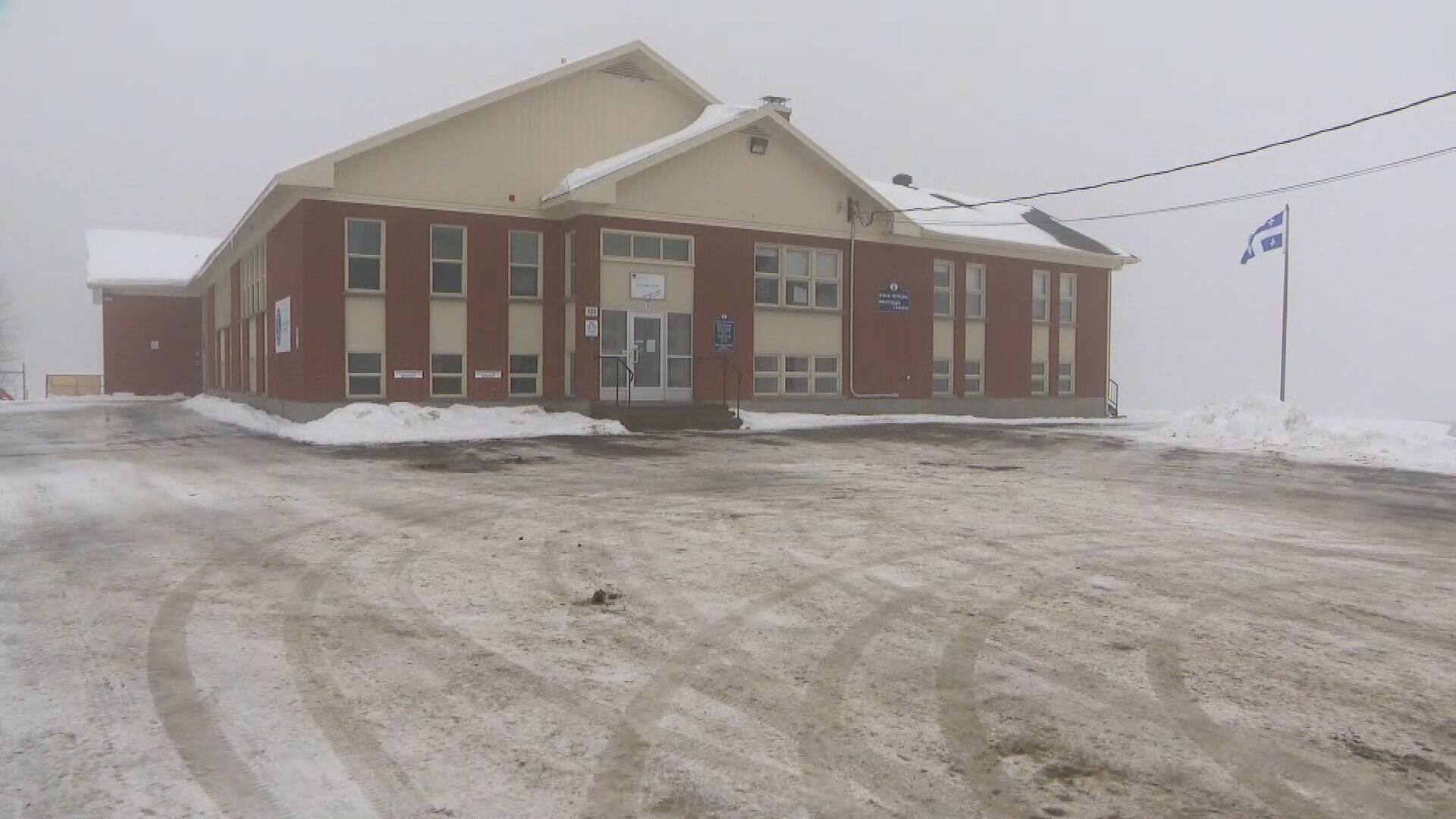 Concours pour gagner un terrain en région la famille gagnante charmée