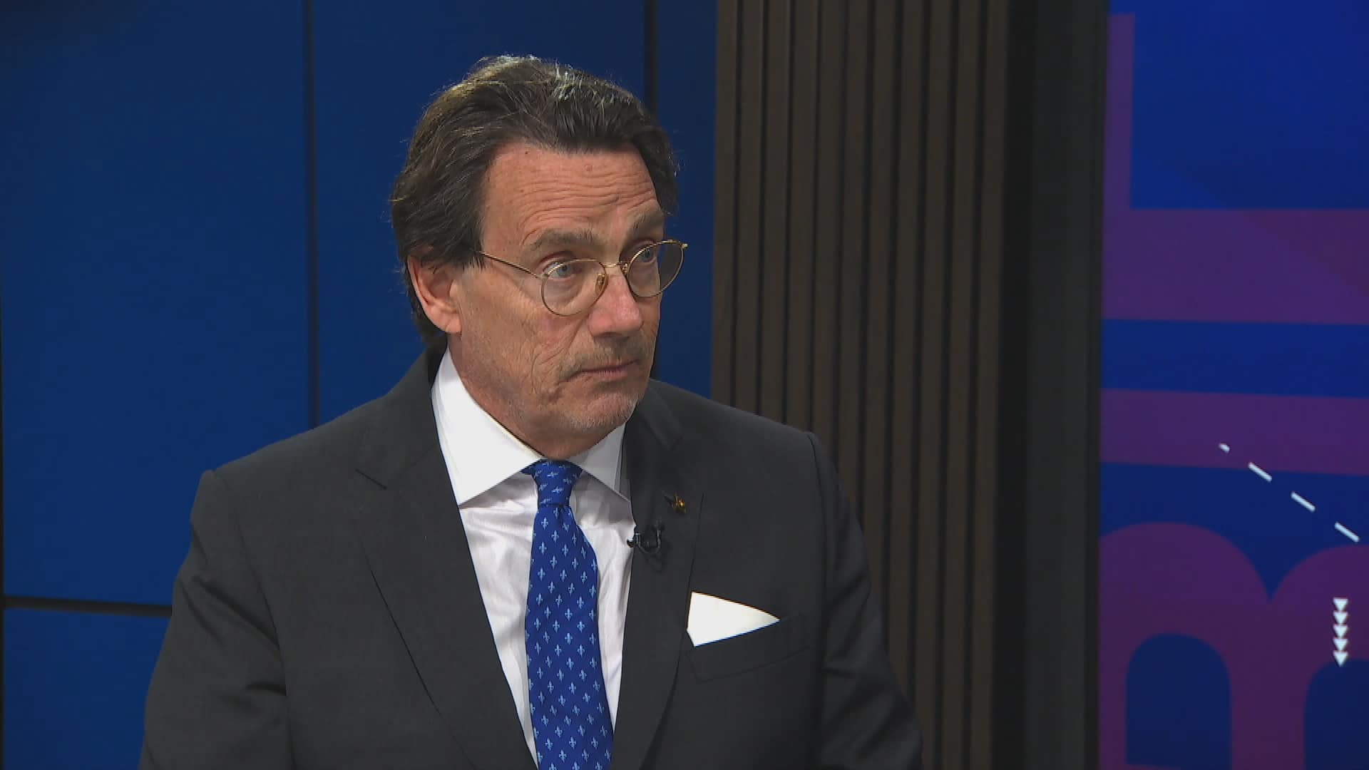 «Tout le monde doit mettre la main à la pâte»: Pierre Karl Péladeau lance un appel à la collaboration pour assurer l’avenir des télédiffuseurs privés