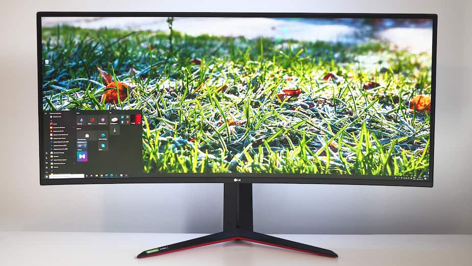Le moniteur ultralarge LG UltraGear 38GN950-B.