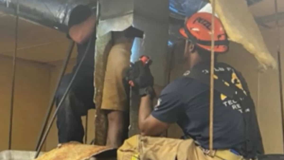 À VOIR | Un voleur pas très futé reste coincé dans la cheminée d'une pizzeria