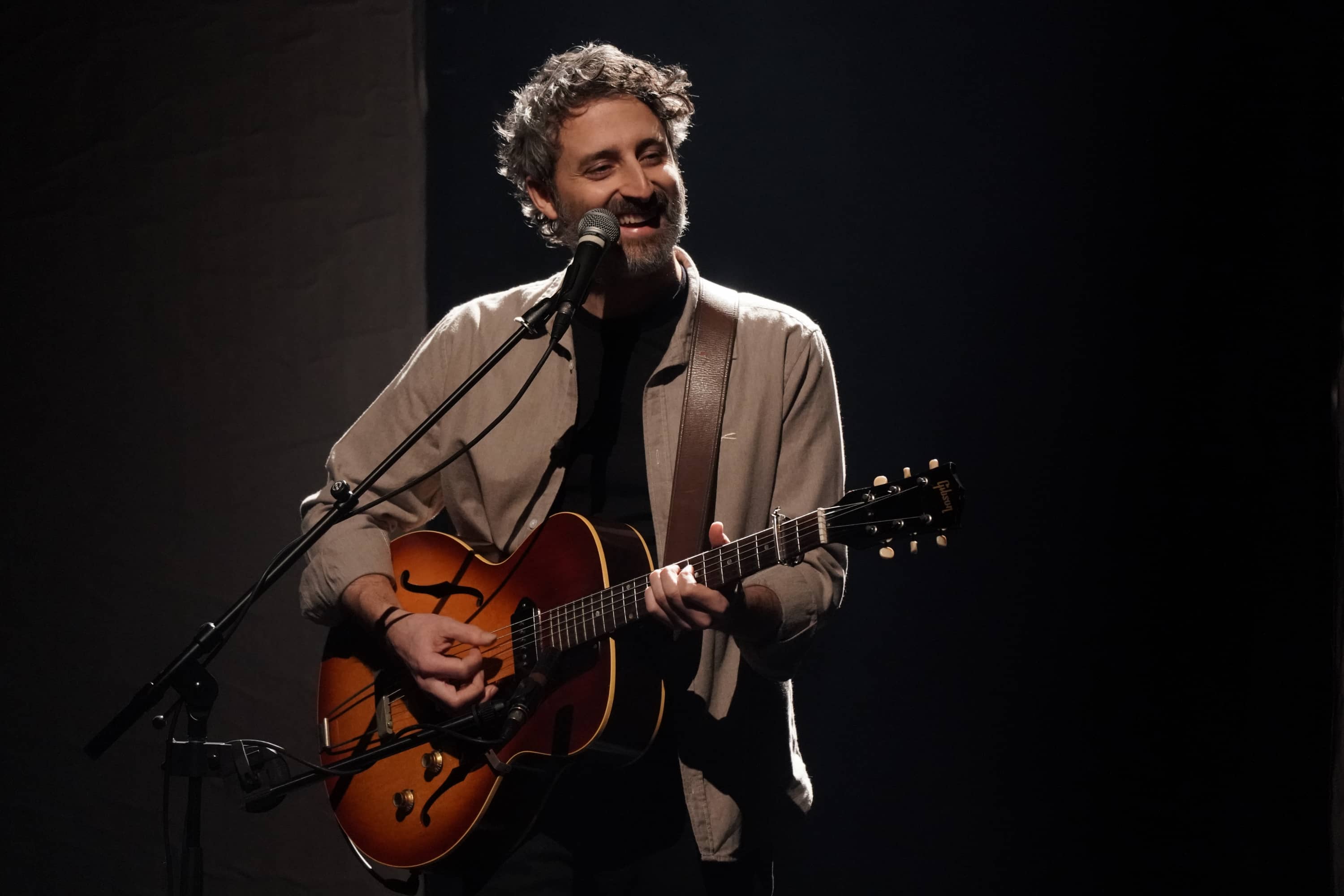 «Il représente un patriarche artistique et culturel», dit Louis-Jean Cormier qui célèbre l'oeuvre de Gilles Vigneault avec un album de relectures de ses classiques