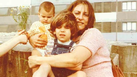Louise Lanctôt with her children, Alexis and Marie-Ange, in front of the HLM